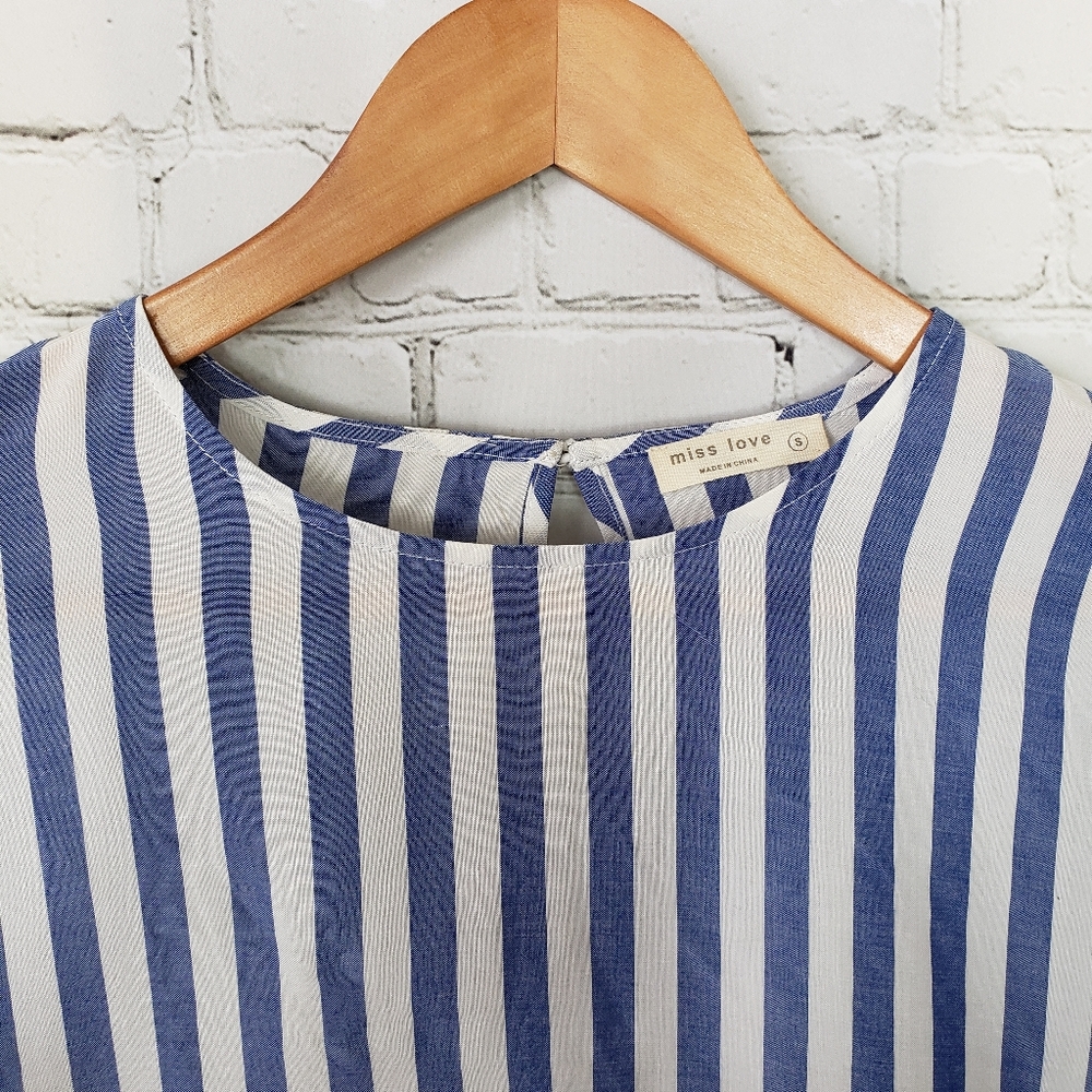 ๐3/$15 Vici Blue & white striped top with flutter sleeve - Picture 4 of 6